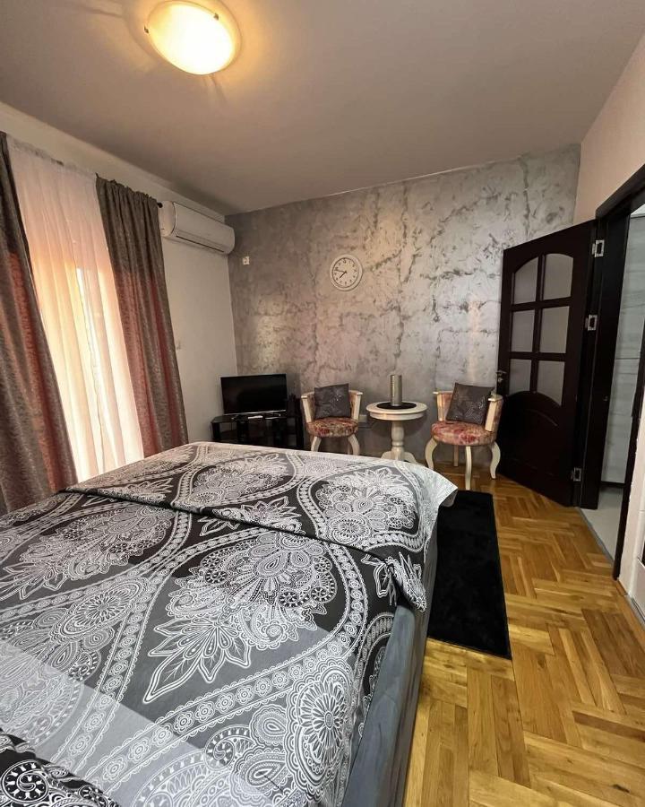 Studio Place 8 Подгорица Екстериор снимка